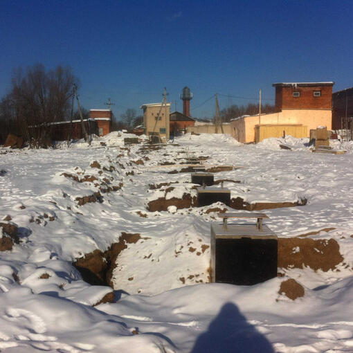 Начат монтаж фундаментов производственного здания